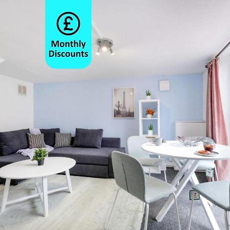 Chic 1Br House In Hounslow - 12 Mins From Heathrow Airport Daire Feltham Dış mekan fotoğraf