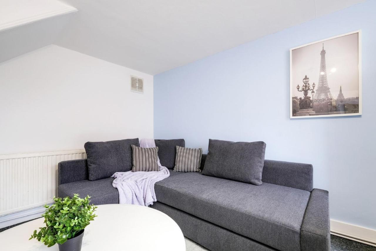 Chic 1Br House In Hounslow - 12 Mins From Heathrow Airport Daire Feltham Dış mekan fotoğraf