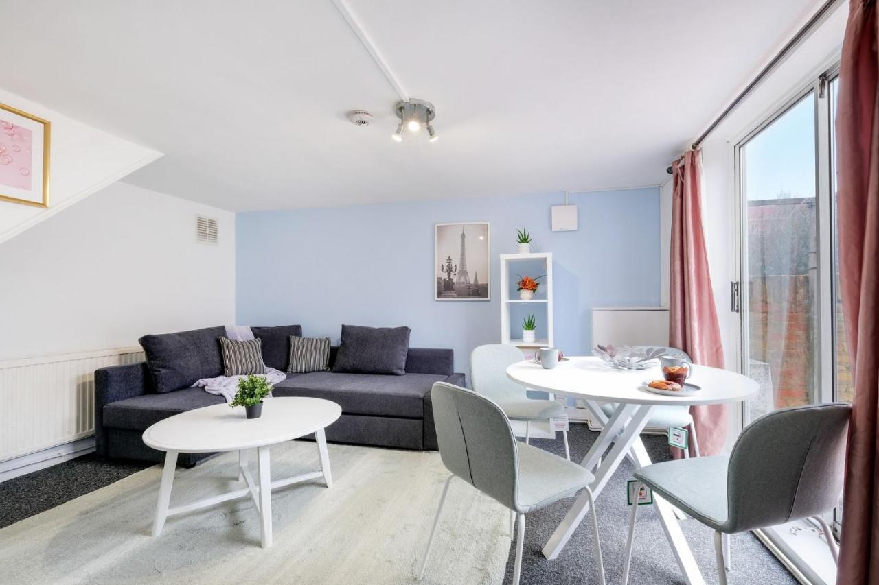 Chic 1Br House In Hounslow - 12 Mins From Heathrow Airport Daire Feltham Dış mekan fotoğraf